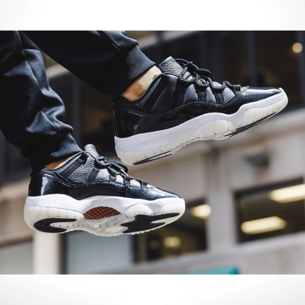 Air Jordan 11 Retro Low 72-10 Black